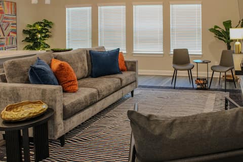 Successful Airbnb property: Vibrant Retreat-Near NRG/ Down-Town/ Med Center in South Acres / Crestmont Park