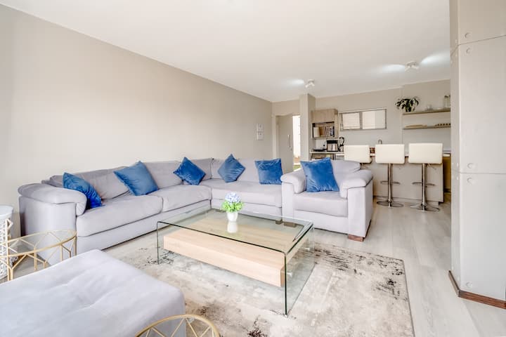 Luxury 3-bedroom Apartment In Fourways, Sandton - Sandton