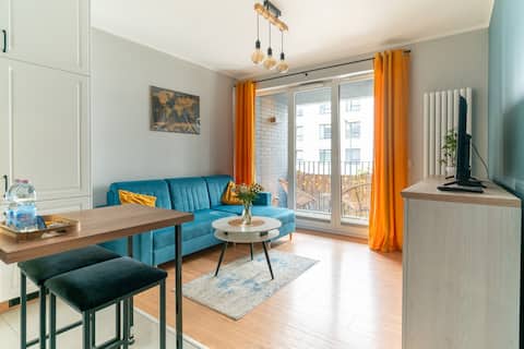 Top performing Airbnb: Herbu Oksza Apartment 20 minutes to the Center in Ursus