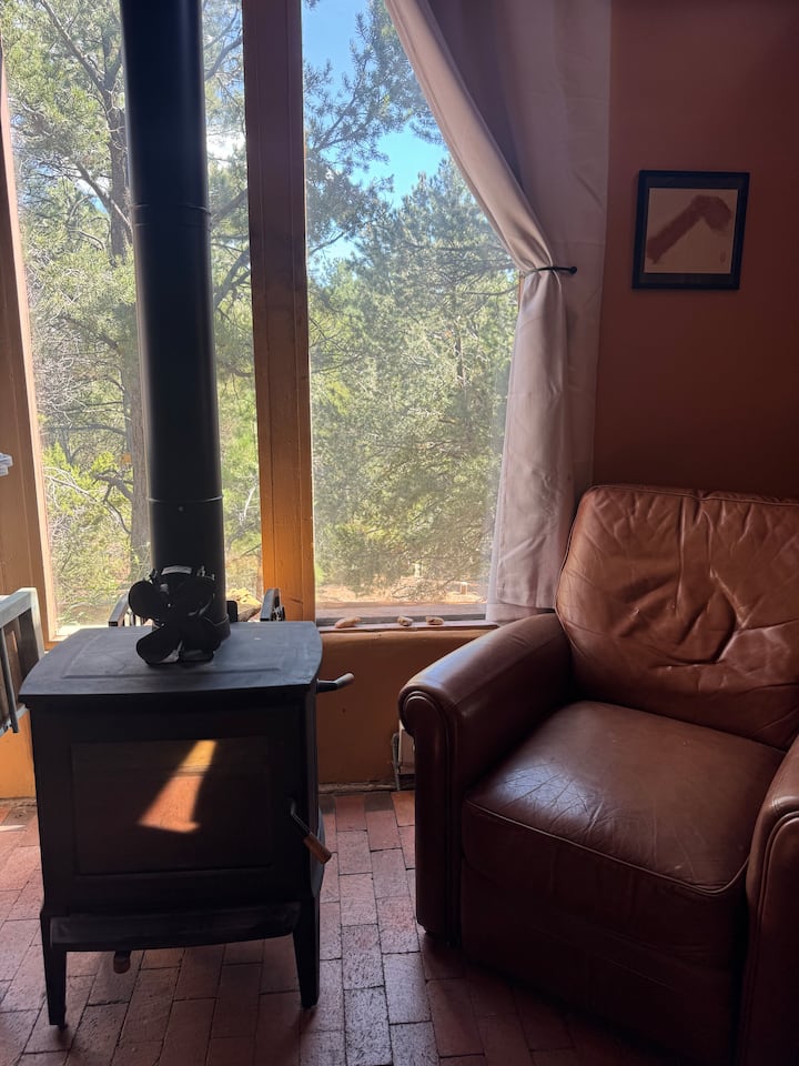 Atalaya Casita: Rustic Forest Retreat - Santa Fe