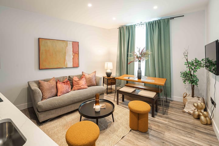 Blythe Road Modern 2 Bedroom - Londen