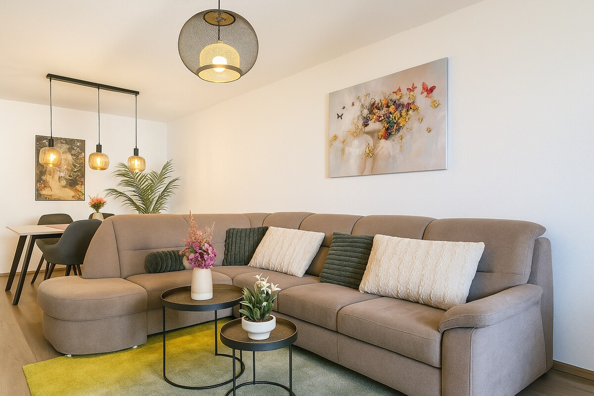 Popular Airbnb listing: Old Town Apartment | Free Parking | Balcony in Augsburg