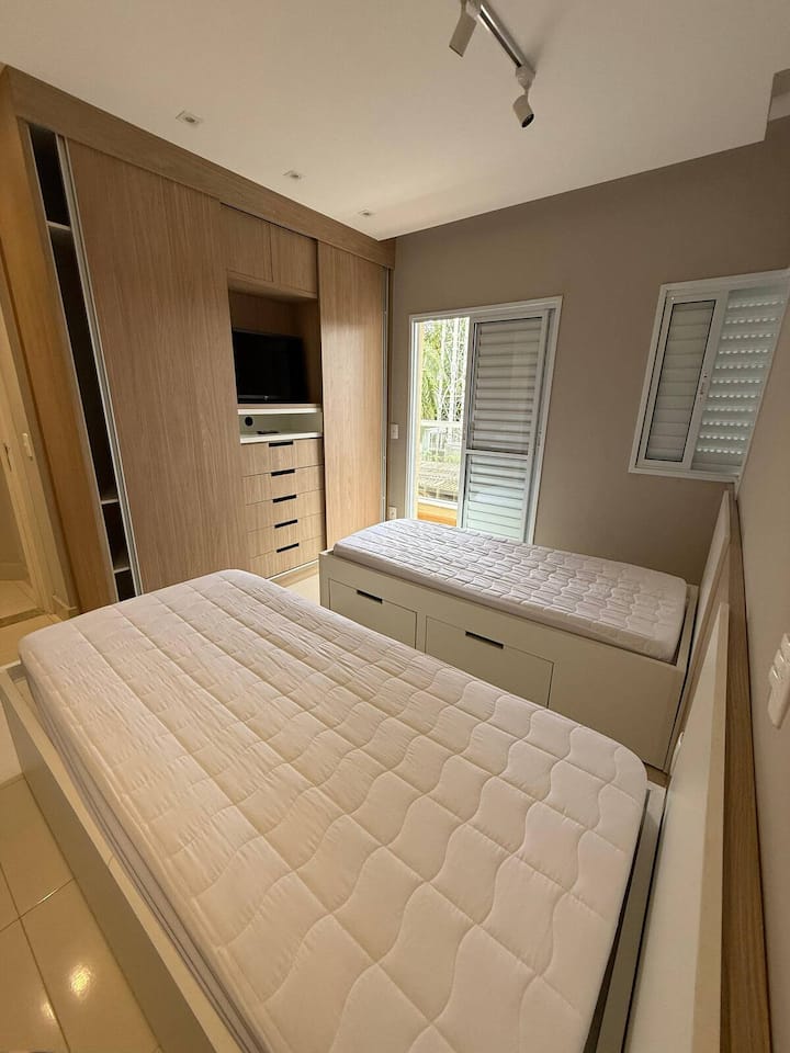 Suitë teke me 2 krevate.