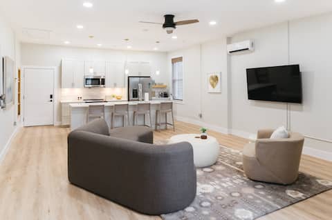 Top performing Airbnb: Blue horse Bryn (22) - Free and easy parking in Evanston