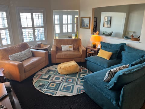 Truly Ocean-Front!: Spacious Family Home + Pets