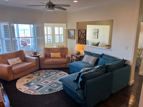 Truly Oceanfront! Spacious Family Petfriendly Home