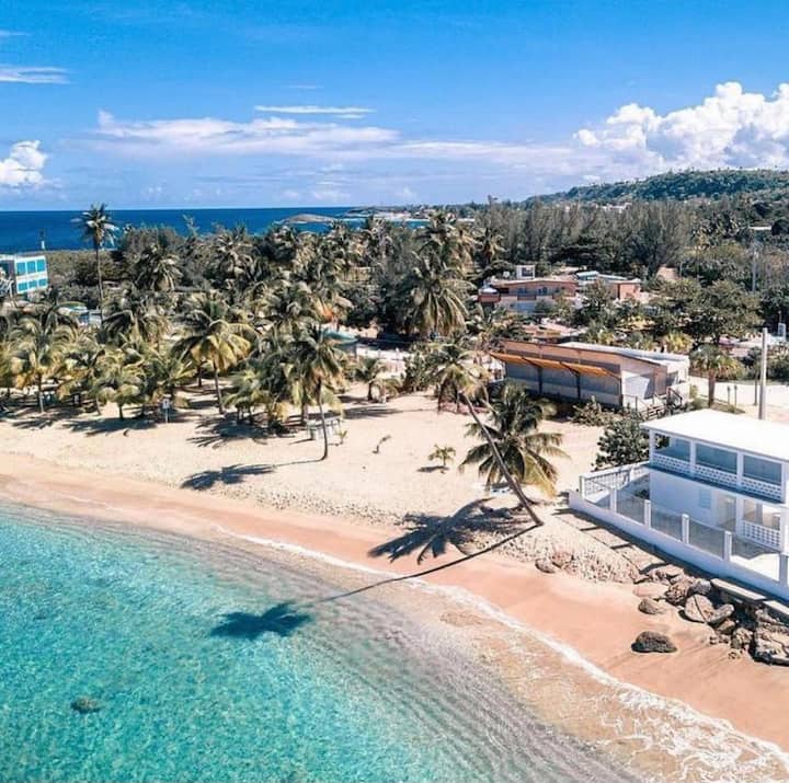 Secret Spot · Romantic Beachfront Tiny House - Isabela