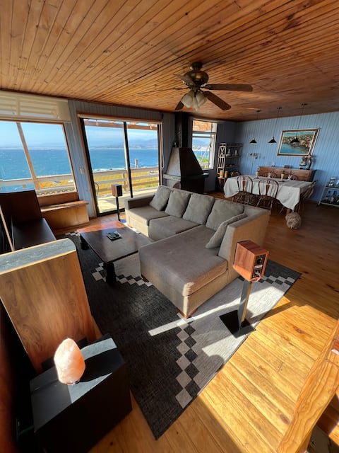 Successful Airbnb property: Cozy house with a beautiful view, a very safe place in Concón