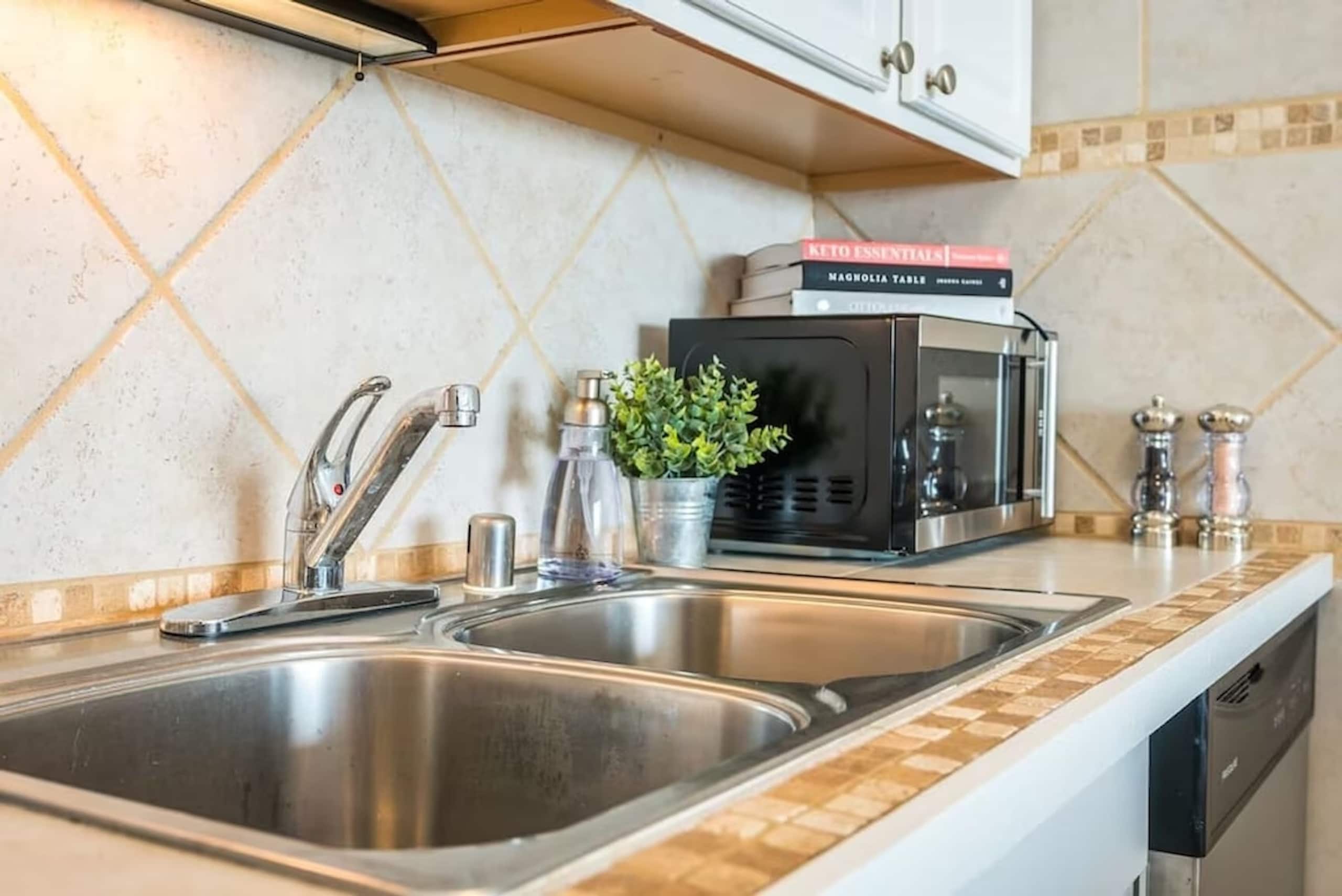 Condo in Kihei · ★4.75 · 1 bedroom · 2 beds · 1 private bath - Image 14
