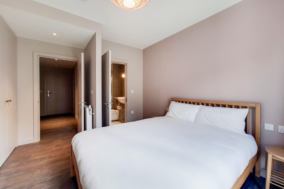 Bedroom w/ensuite new apt nxt to Wembley stadium 5