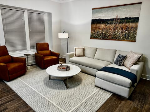 Top performing Airbnb: Knollwood Retreat | 3BR + Office/Sunroom, Sleeps 7 in Rogers Hill