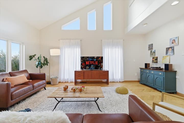 5-acre Luxe Ski Lodge • Sauna, Hot Tub & Game Room - Lackawanna state park, Dalton