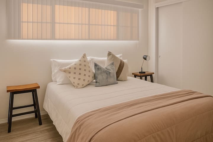 Bright & Cozy Modern Space Near Downtown. - Bakersfield, CA