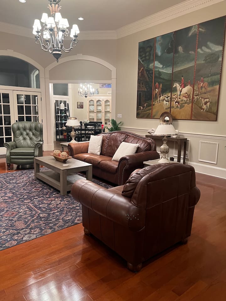 Luxurious Southern Retreat - Meridian, MS