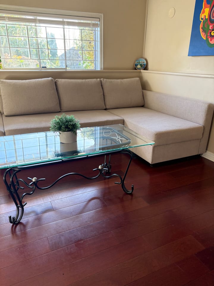 Charming North Burnaby Basement Suite Private Entr - ニューウェストミンスター