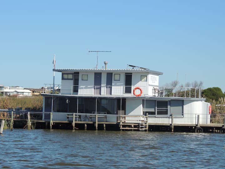 Paddle Steamer 
PS Federal Goolwa Retreat.