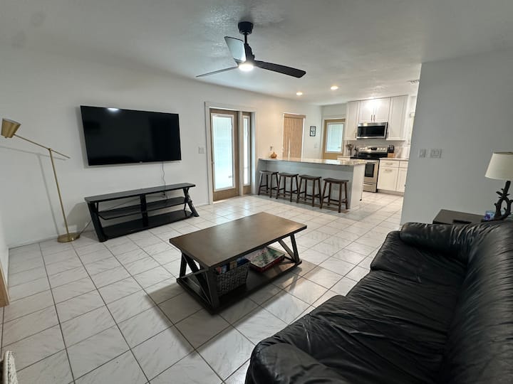 Solar Powered Pet & Family Friendly Home + Kayaks - Port Charlotte, FL