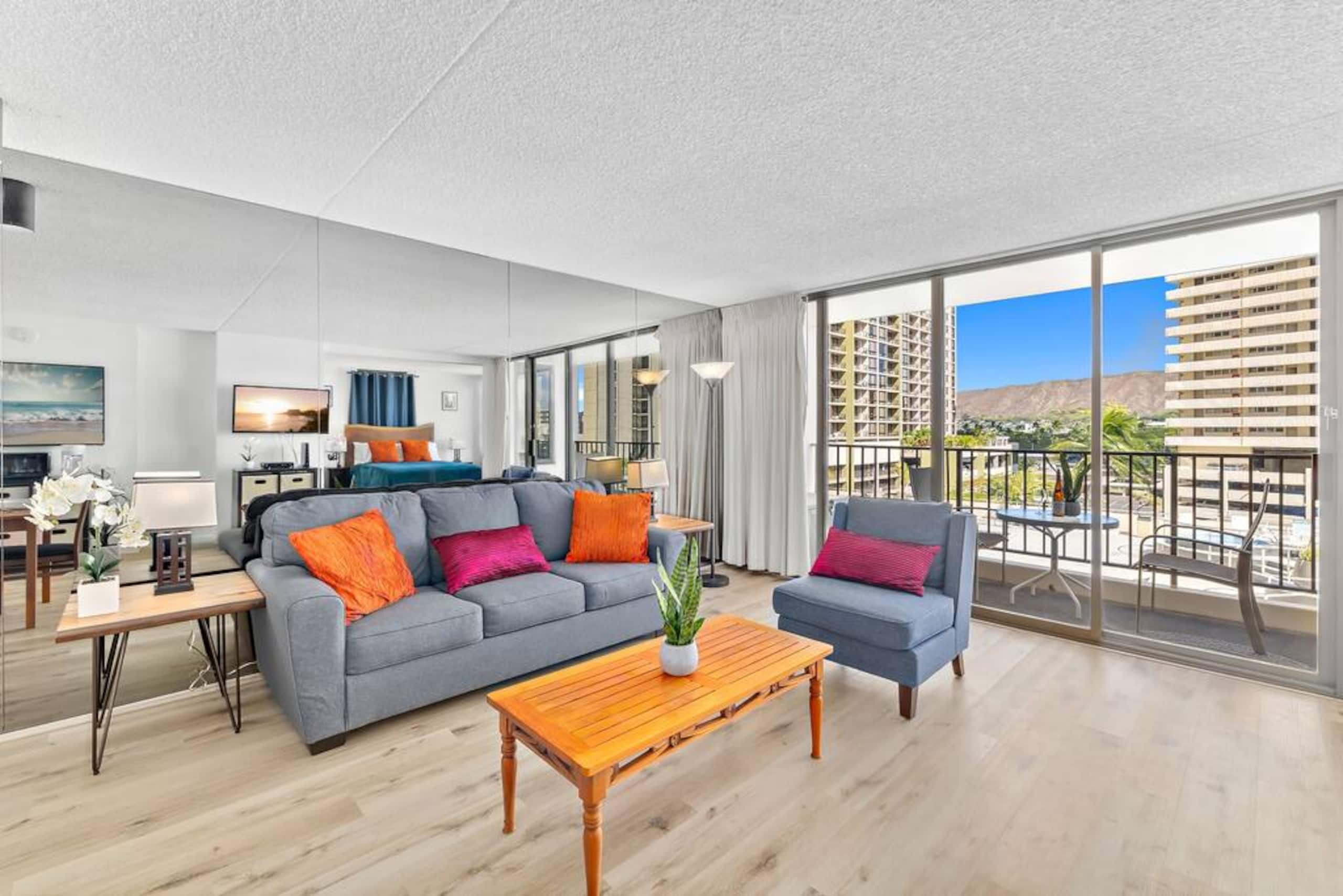 7th Fl Waikiki Banyan | Parking | Mtn View - Image 3
