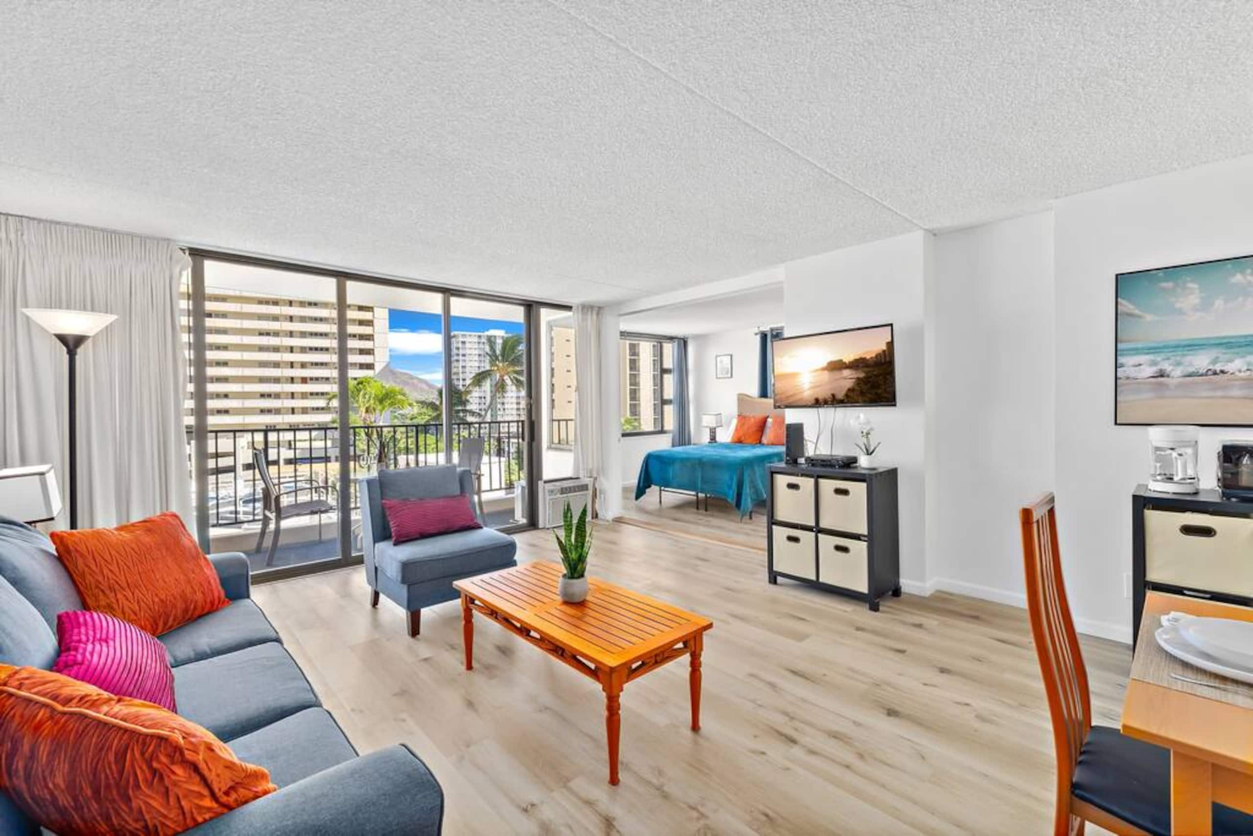 7th Fl Waikiki Banyan | Parking | Mtn View - Image 8