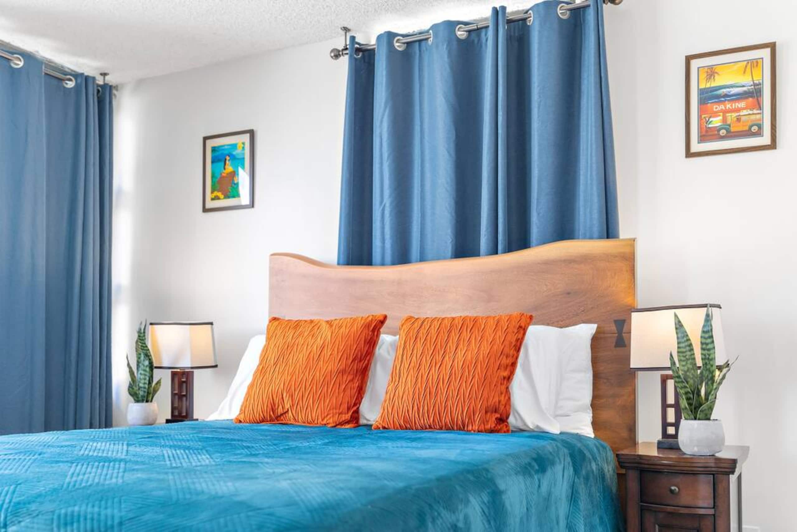 7th Fl Waikiki Banyan | Parking | Mtn View - Image 1