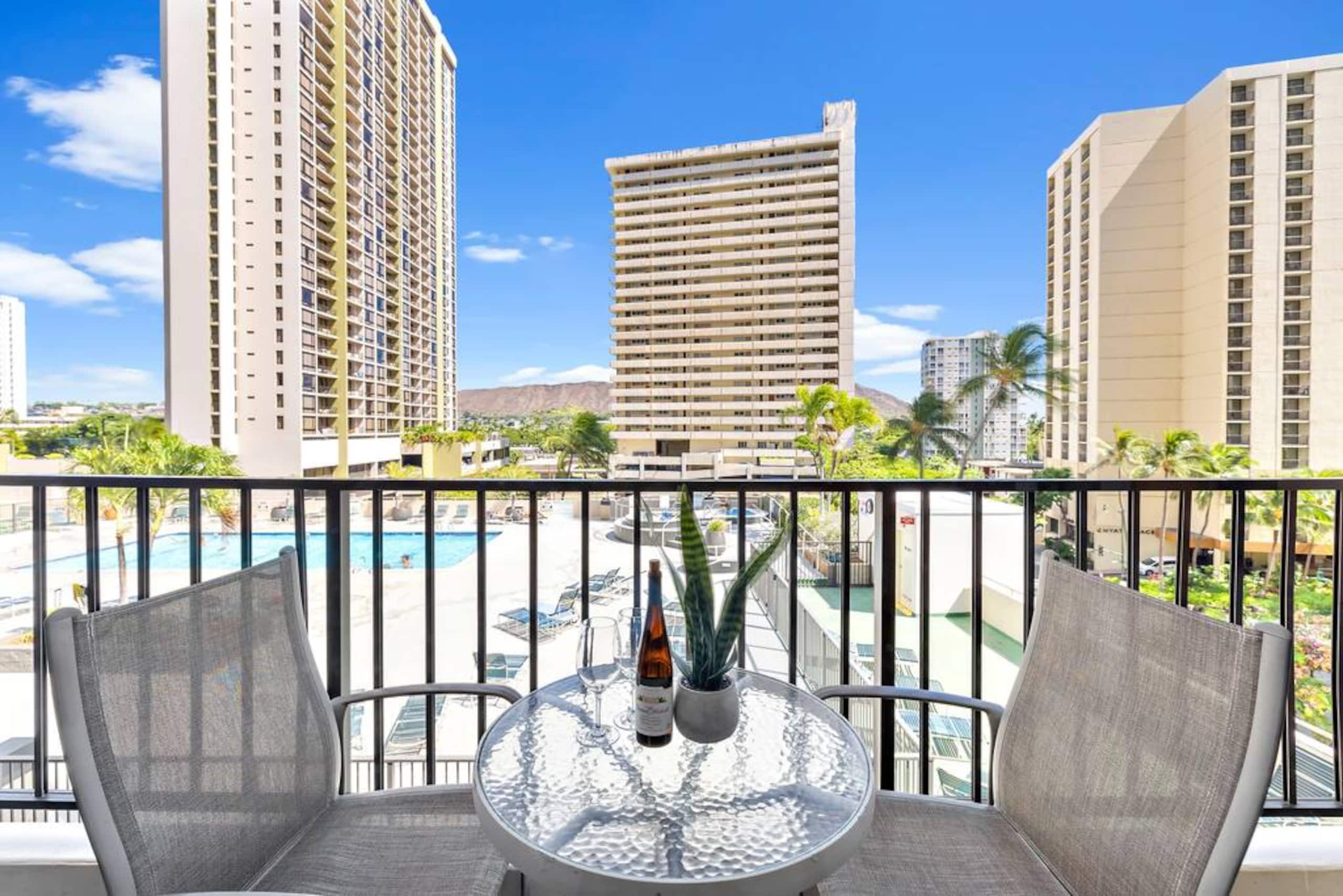 7th Fl Waikiki Banyan | Parking | Mtn View - Image 5