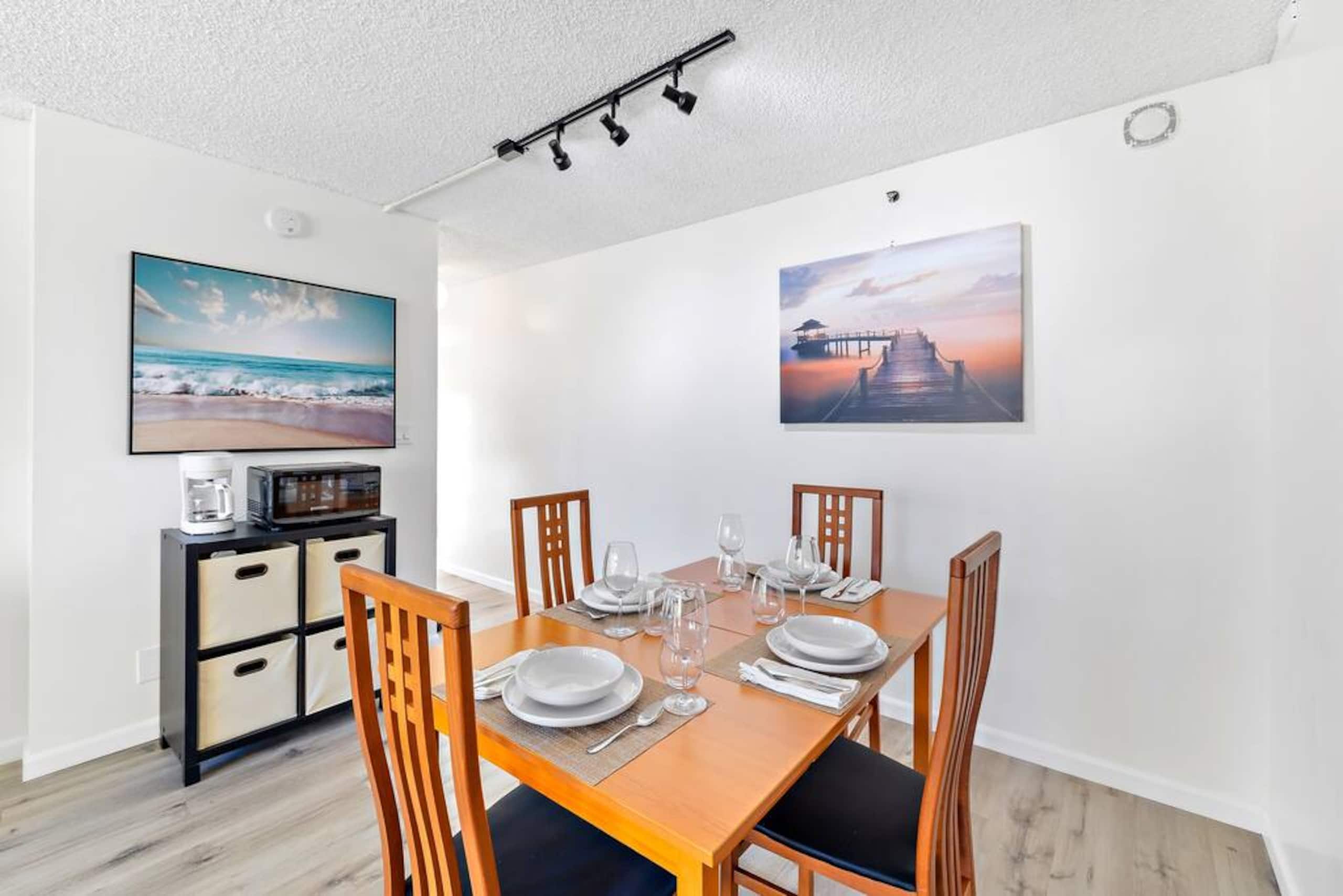 7th Fl Waikiki Banyan | Parking | Mtn View - Image 7