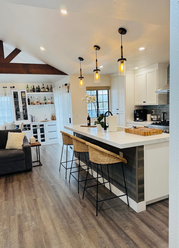 Modern Coastal Home With Hot Tub - 몬터레이