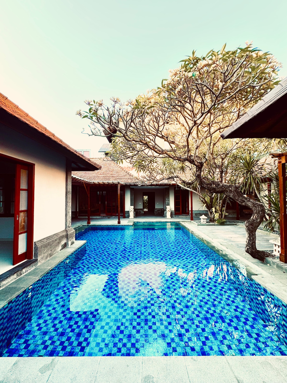 Villa in Denpasar Selatan · ★4.25 · 4 bedrooms · 5 beds · 3 private baths, сопоставимый объект Airbnb