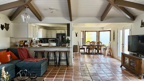 Top Airbnb: “Casa Blanca” Oakhurst Yosemite Mountain Retreat in Ahwahnee