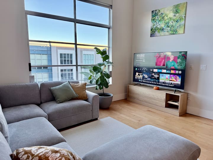 Santana Row Executive Loft • King Bed • Office - San José