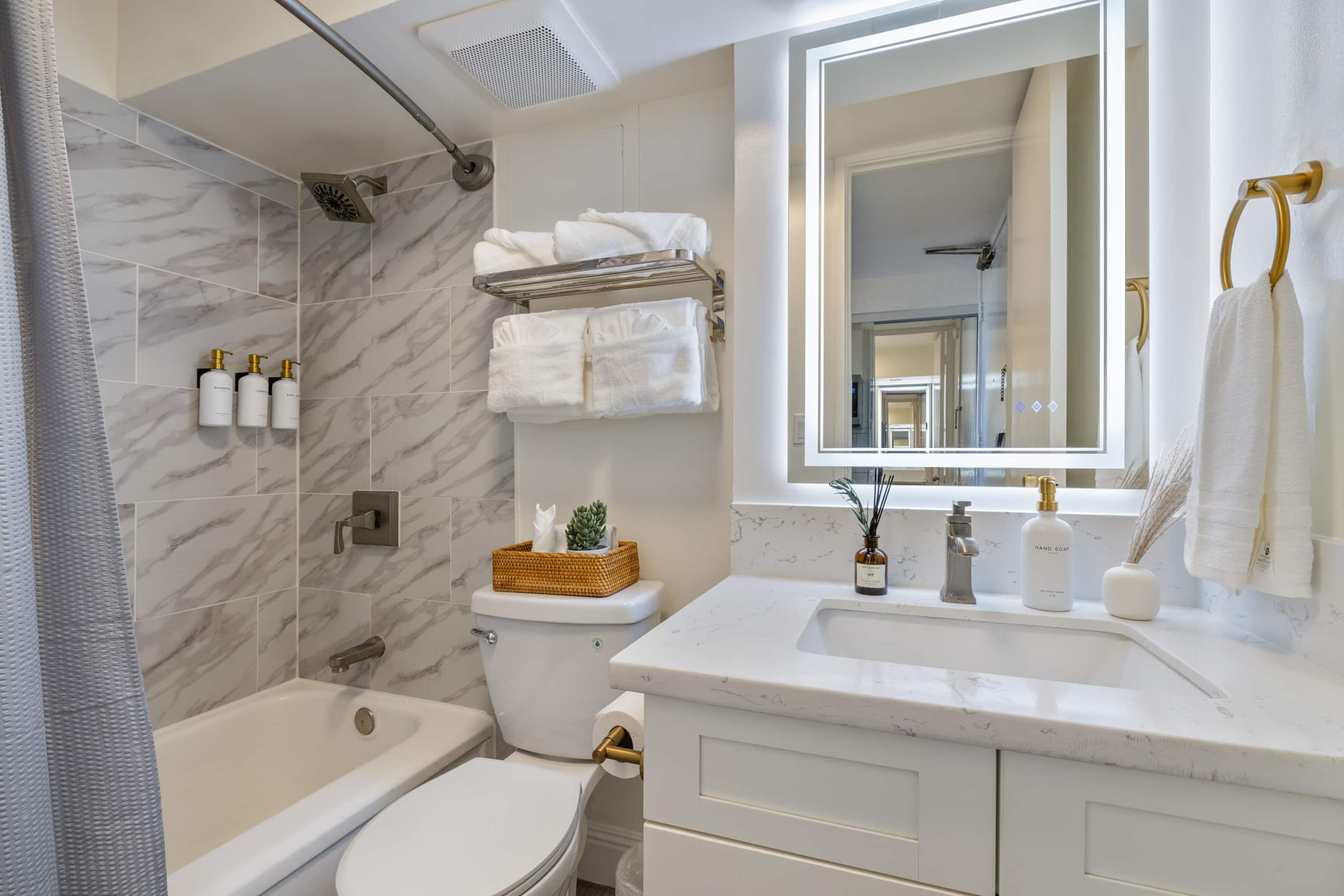 Endless Blue Horizon – Luxury Oceanview Stay - Image 30
