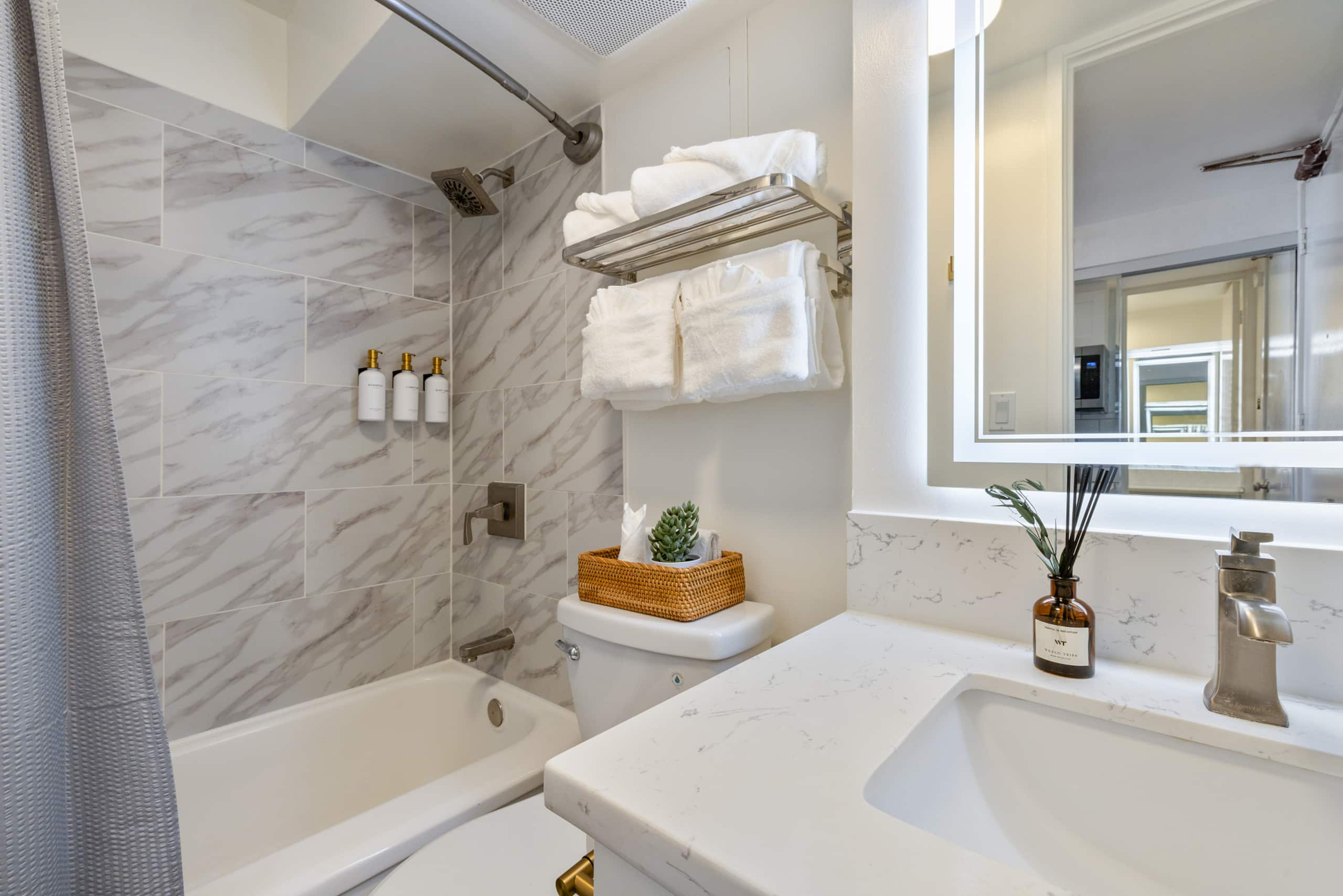 Endless Blue Horizon – Luxury Oceanview Stay - Image 29
