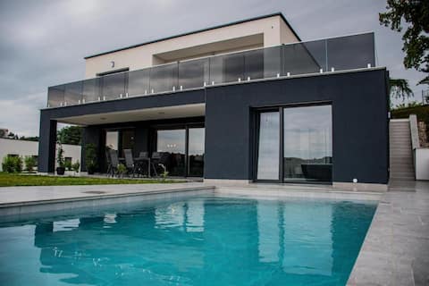 Vila Altura | Luxury Hilltop Retreat & View