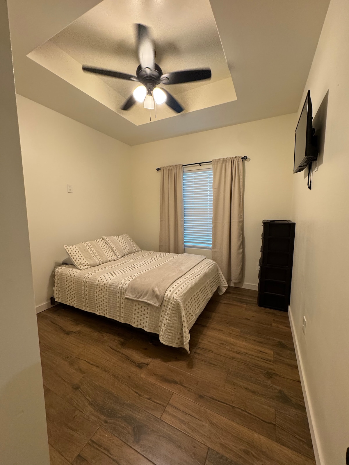 საწოლი 152 × 203 სმ 