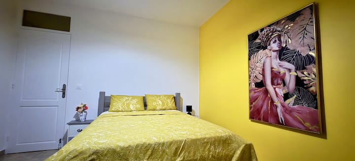 Jioni, pumzika kutoka siku zilizojaa uvumbuzi na ufurahie baridi ya kiyoyozi usiku!