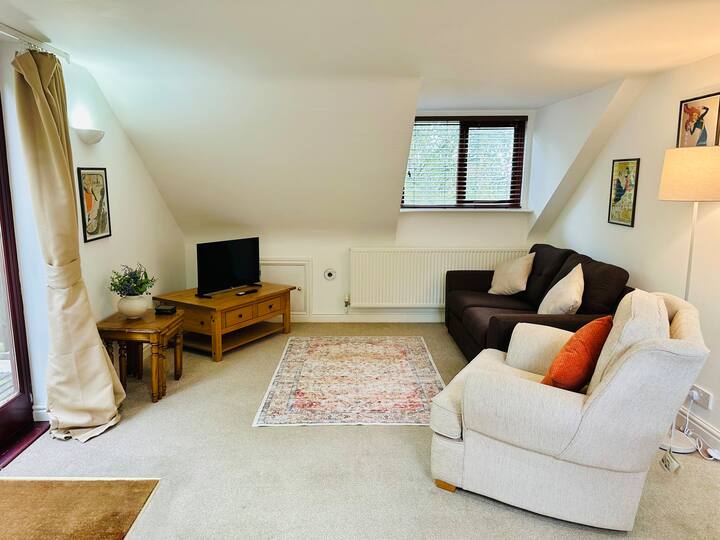 Tranquil 2 Bed Apartment, Cadbury Camp Lane - Clevedon, UK