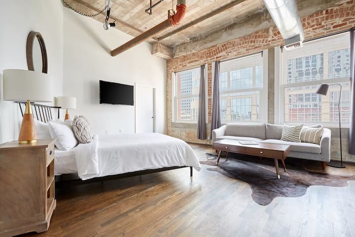 Queen Studio | The District | Downtown Stay - Houston, TX