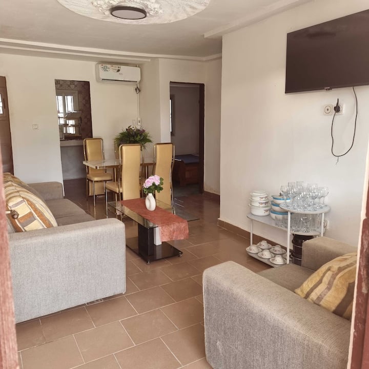Ebolowa - Appartement 3 Pièces Climatisé - Kameroen