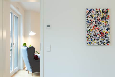 Leistungsstarkes Airbnb: Central 2-room apartment with local art in München