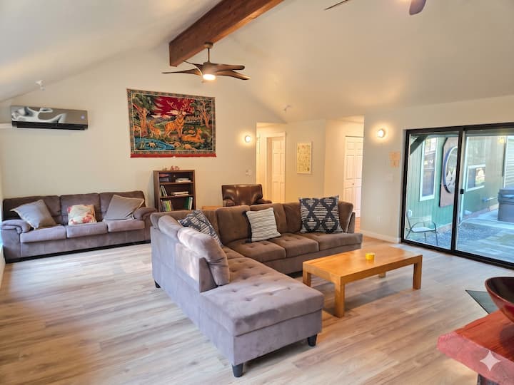 Hot Tub, Mtn View, Gym, Games, Gig Wifi: Sleeps 12 - Ashford, WA