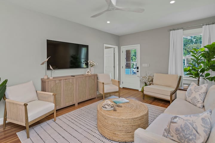 The Sabal | 3br/3ba W/ Hot Tub & Fire Pit - Columbia, SC