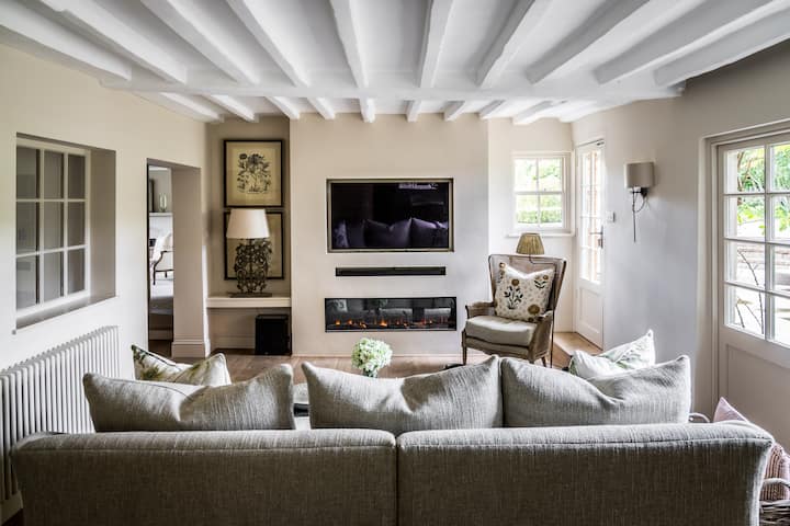 Luxurious Country House In Secluded Setting. - Dorking