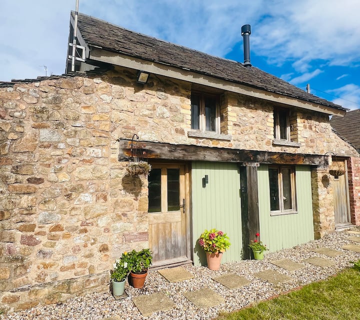 Charming Barn Conversion In Peaceful Village. - Newport
