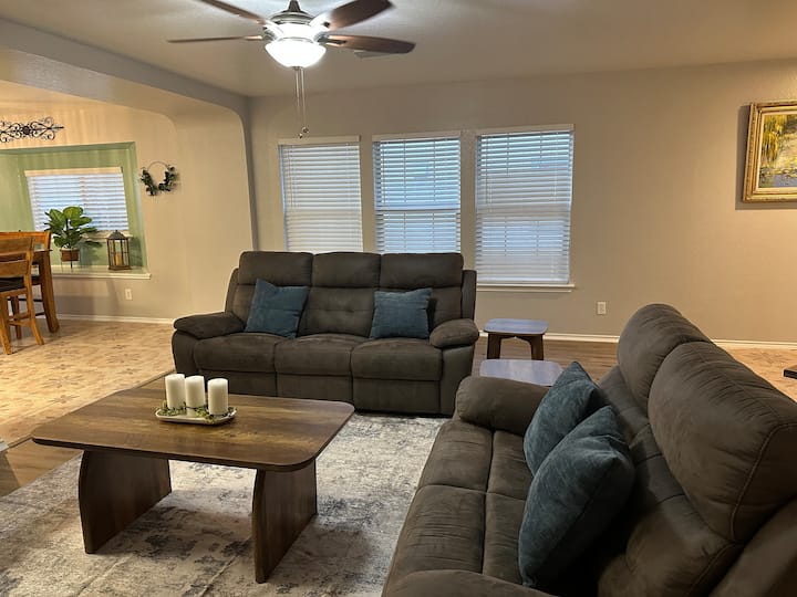 Peaceful House - Universal City, TX