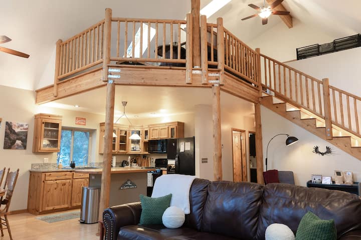 Pine Az Forest Retreat: Large Loft, Deck, Sleeps 6 - Strawberry, AZ