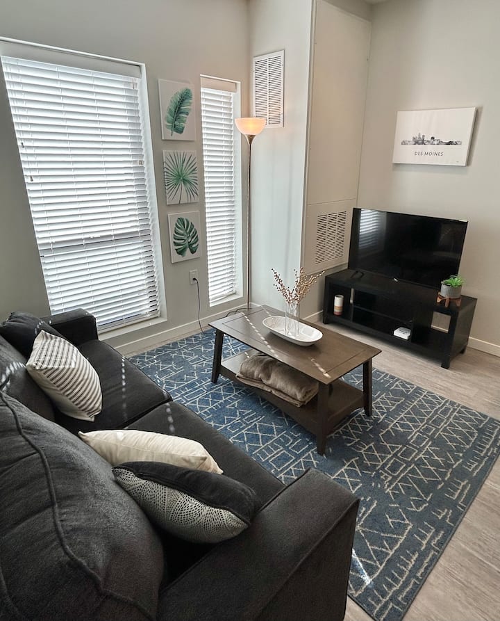1 Bed | 1 Bath | W/ Gym & Courtyard - Adventureland Park, Altoona