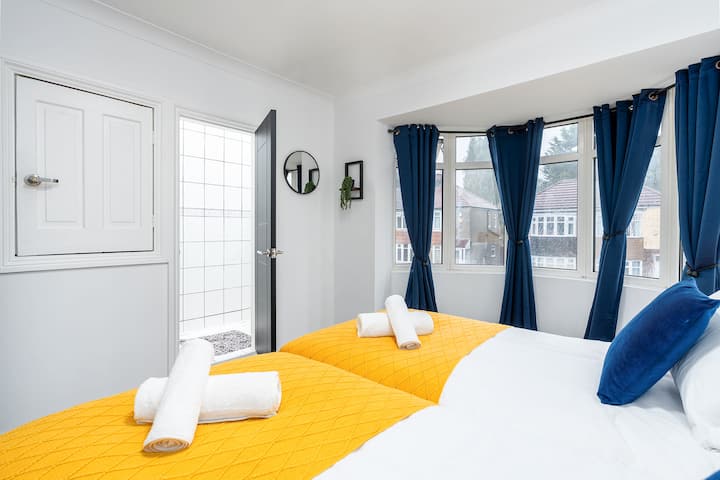 Driveway | Garden | 8 Single Beds | 4 Bed - Sheffield