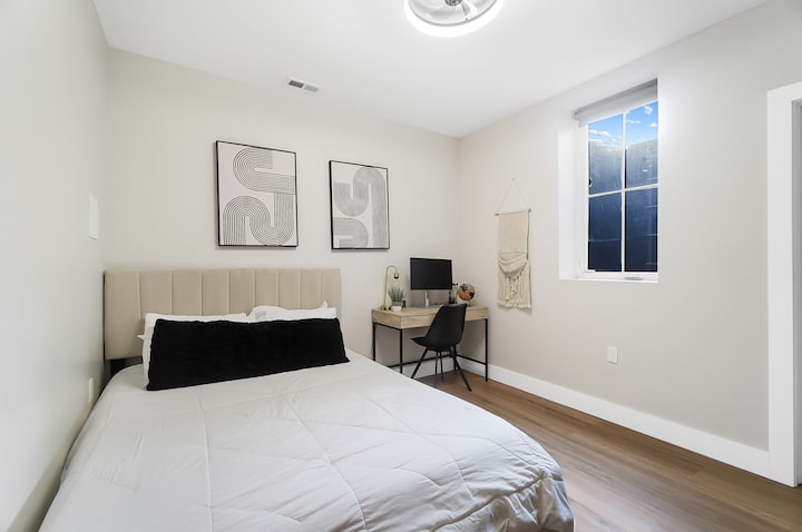 Двойно легло „Queen“ с изтеглящ се матрак 