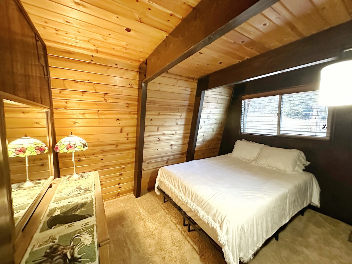 ห้องนอนชั้นล่าง