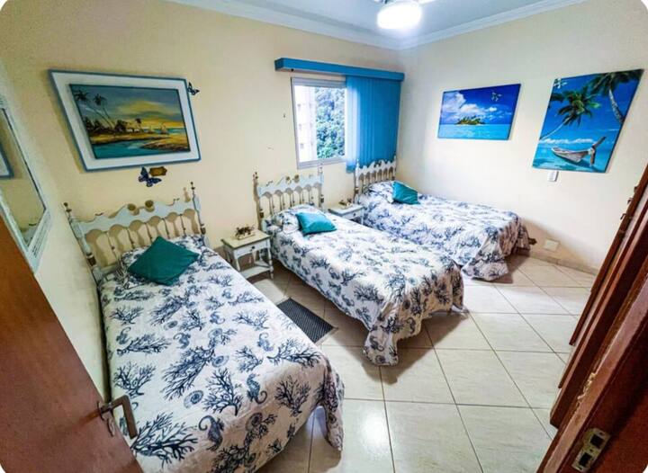 Suite con 3 camas individuales, completa...